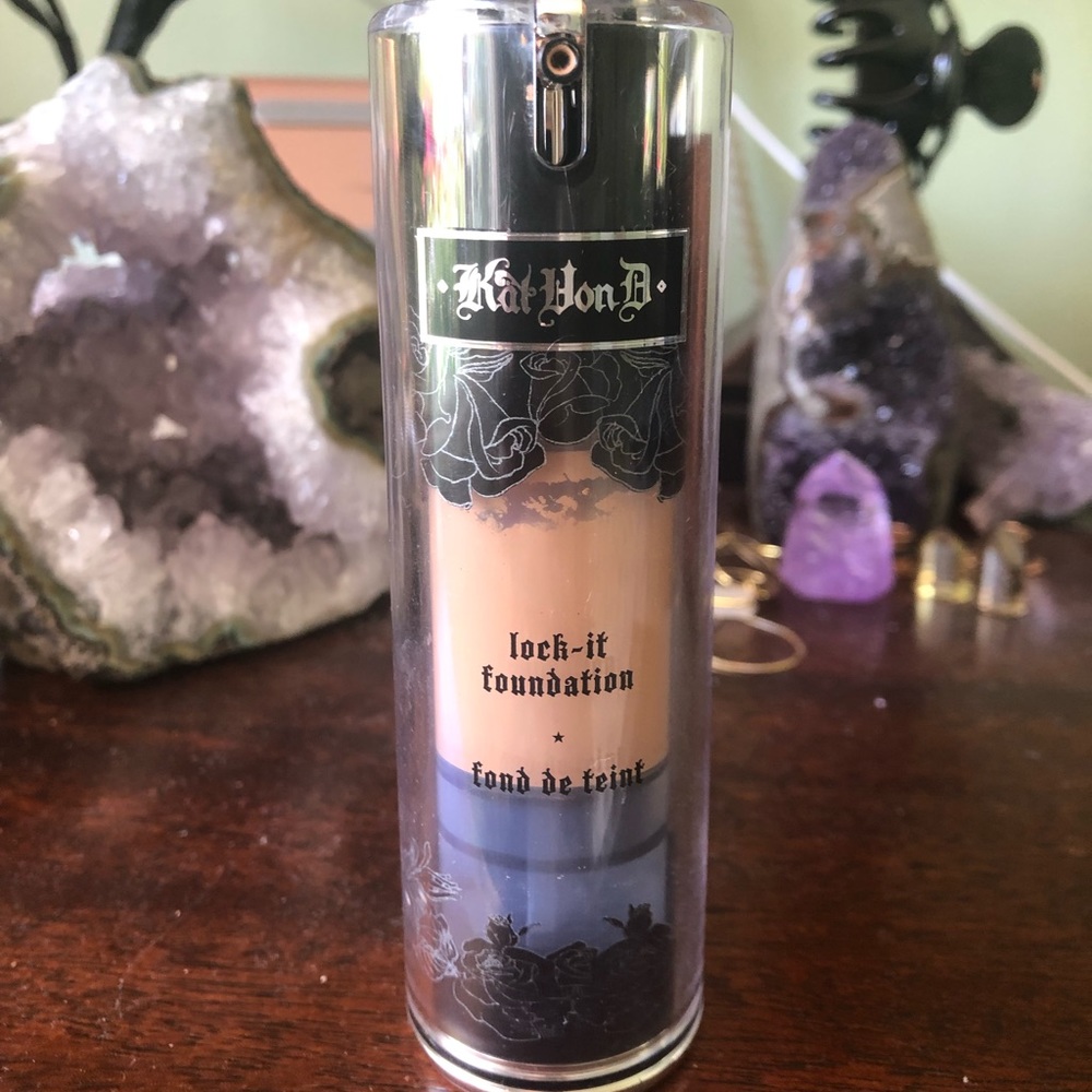 Kat Von D Lock it Foundation LIGHT 49